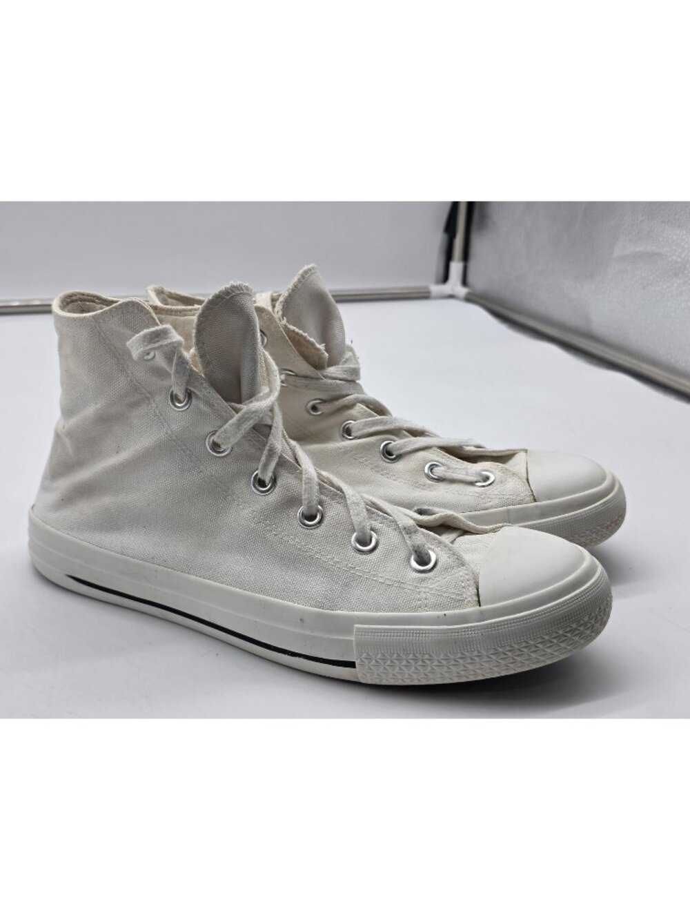 Cushionaire Vance Shoes Mens Size 9 White High Top Canvas Damaged Sneakers
